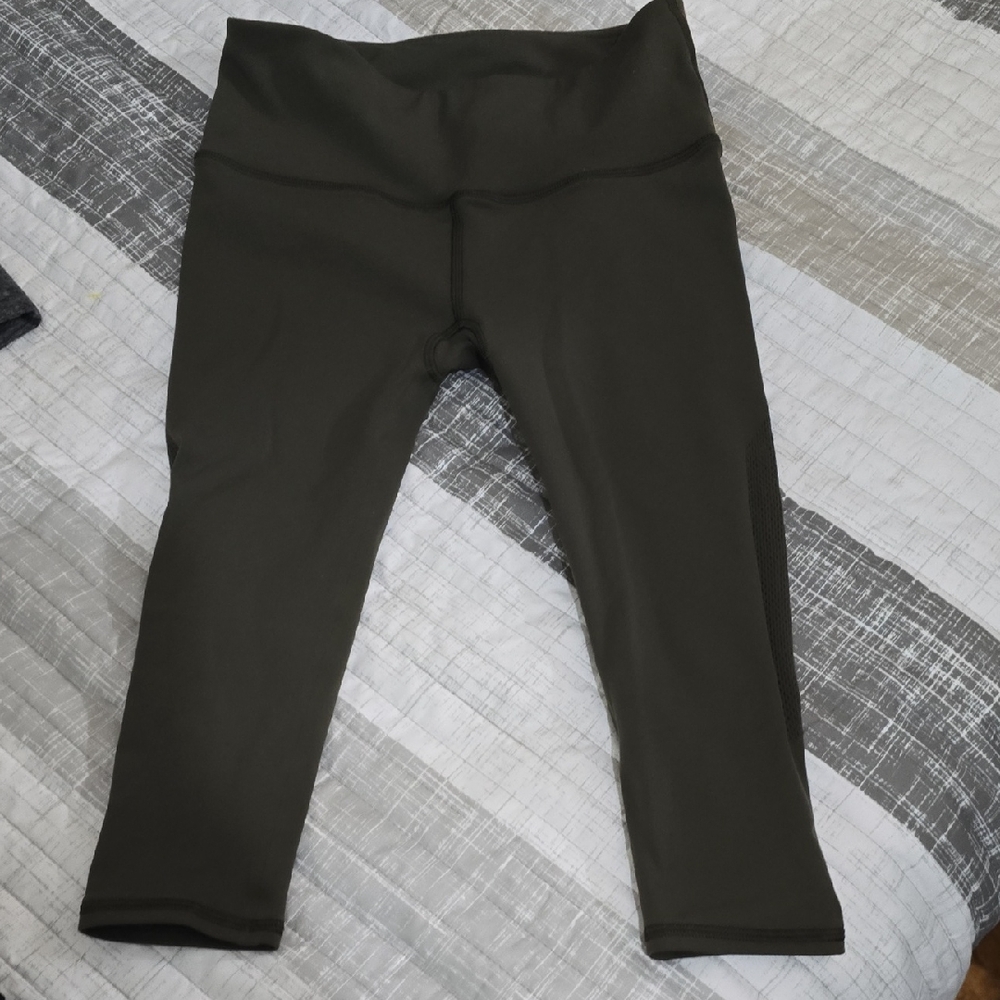 Lululemon Dark Green Cropped Leggings Small